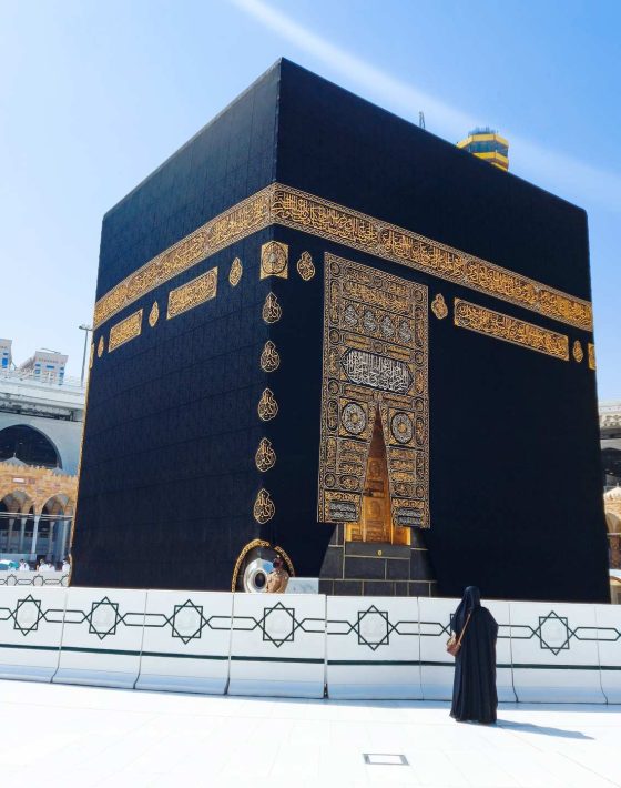 pilgrims-in-kaaba-in-macca-al-haram-umrah-social-2023-11-27-04-59-17-utc